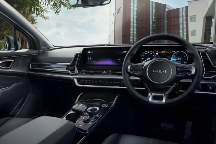 Driver-centric cockpit image