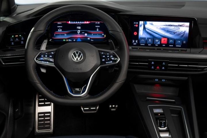 Interior – Welcome to the cockpit image