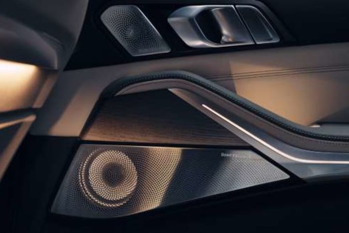 Bowers & Wilkins Diamond surround sound system. image