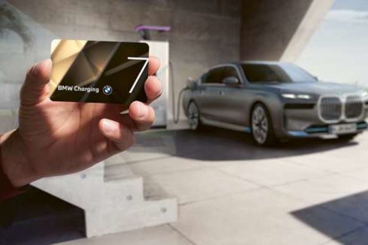 THE EXCLUSIVE BMW CHARGING I7 PACKAGE. image