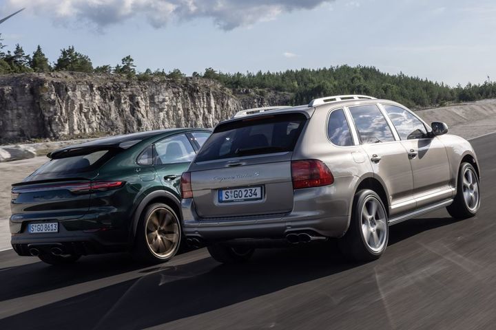 Porsche Cayenne: the first Porsche with air suspension image