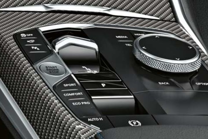 Rocker switch for manual gear changes. image