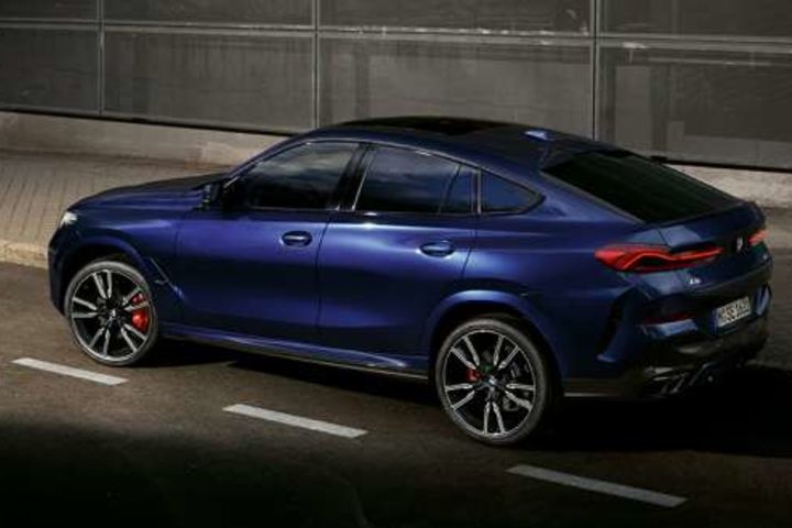 THE OPTIONAL M SPORT PACKAGE PRO FOR THE NEW X6 M60i xDRIVE. image