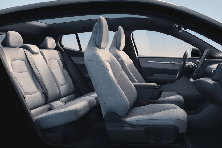 Slim, ergonomic seats image