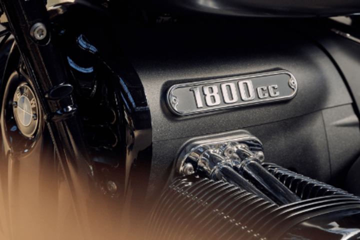 Big boxer for long tours image