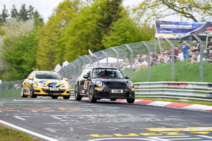 GOING THE DISTANCE. image