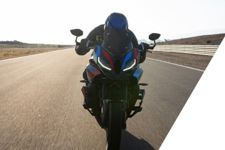 M + XR = long-distance performance image