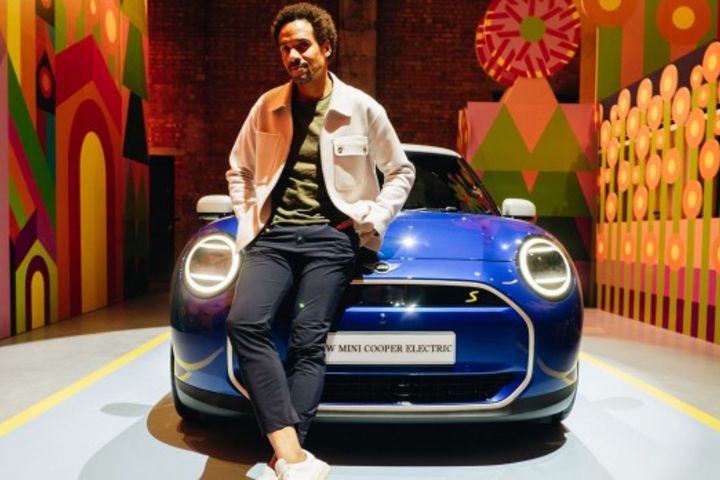 THE NEW ALL-ELECTRIC MINI COOPER. image