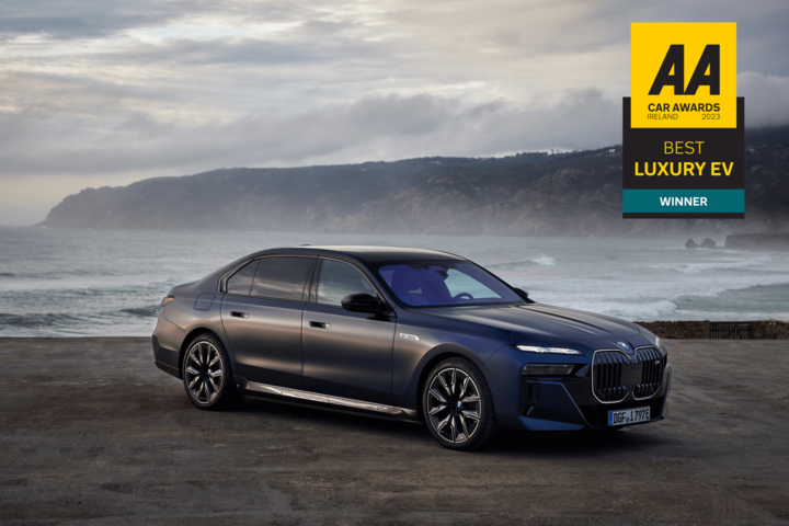 BEST LUXURY EV – BMW i7 image