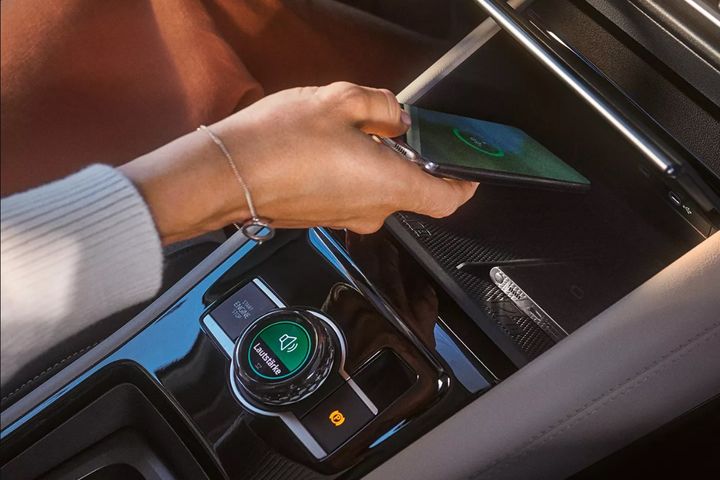 Intuitive calls. Inductive charging. image