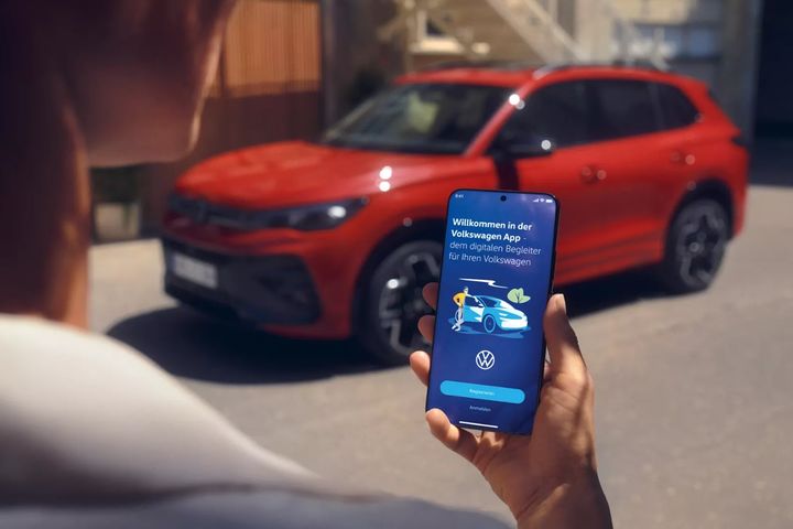 The Tiguan. Staying connected with the world. image