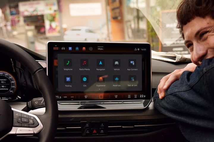 Discover new possibilities – whether on the road or digitally image