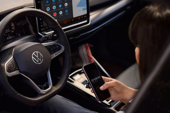 Infotainment and entertainment for every occasion. image