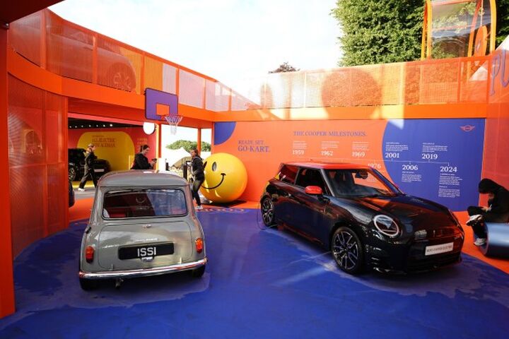 WE SAW THE GREATS AT COOPER COURT. image