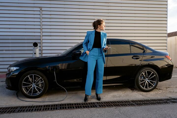 PLUG-IN-HYBRIDS: FLEXIBLE DRIVING. image