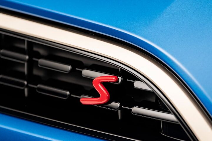 SPORTY ON THE ROAD. SPORTY ON THE EYE. image