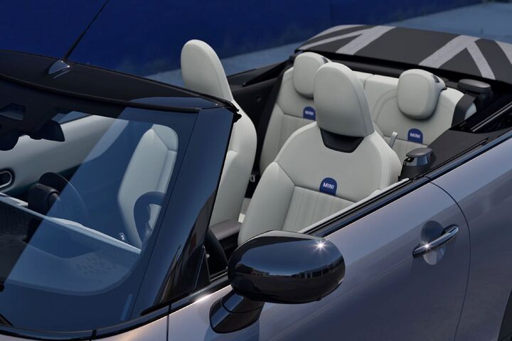 ACTIVE ROLLOVER PROTECTION SYSTEM. image