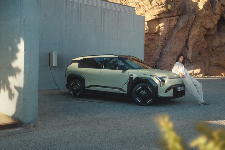 Extra-long journeys. Ultra-fast charging. image