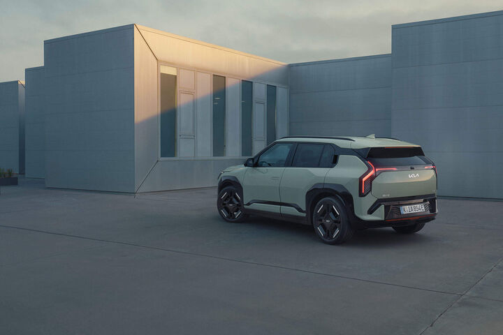 Intuitive safety features. image