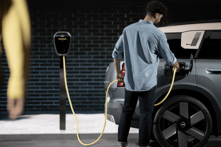 NO ENGINE NOISE. image