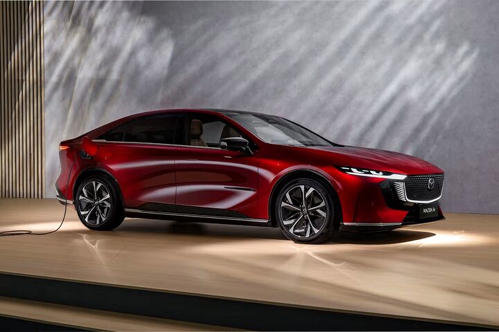 EFFORTLESS RECHARGING FOR A BETTER DRIVING EXPERIENCE image