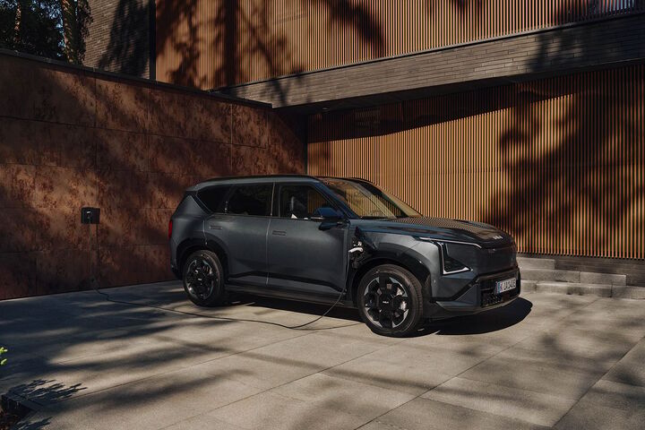 Dynamic style. Ideal size image