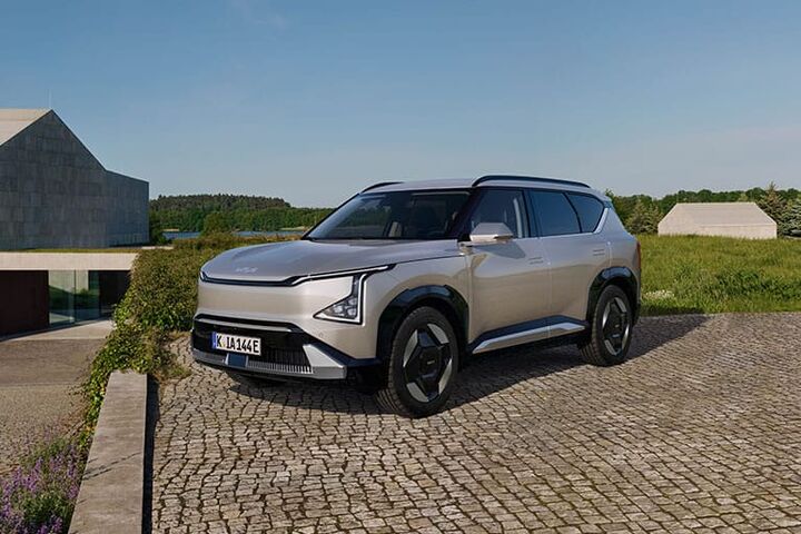 Seamless, smart, connected tech image