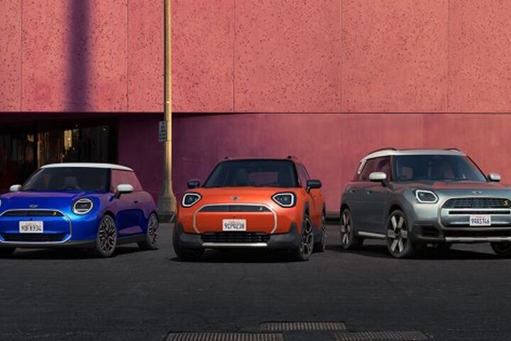 THE NEW ALL-ELECTRIC MINI FAMILY. image