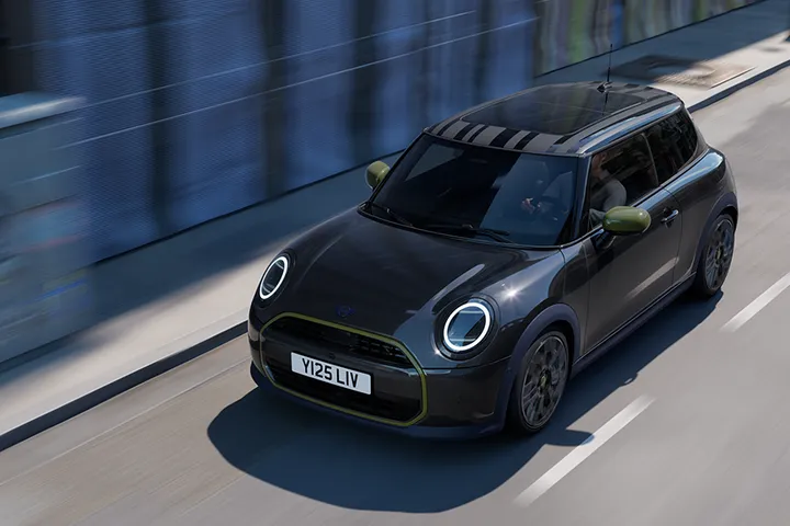 THE MINI COOPER
PAUL SMITH EDITION. image