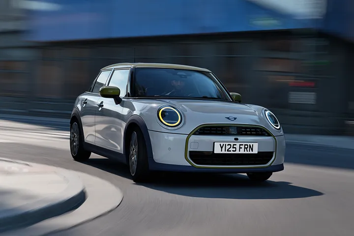 THE MINI COOPER 5-DOOR PAUL SMITH EDITION. image