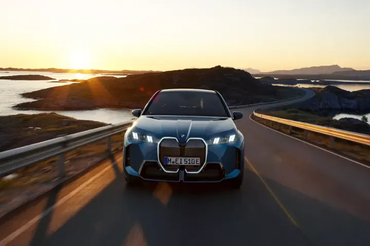 BMW iX image