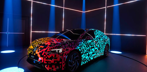 On the road to the world premiere: first appearance of the new ID.7 sedan with a digital camouflage look image