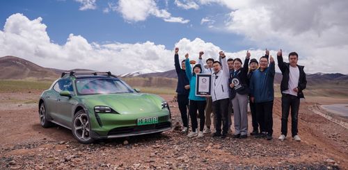 New altitude record for Porsche Taycan Cross Turismo image