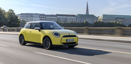 The new MINI Cooper E in Classic Trim: image