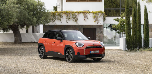 The all-new electric MINI Aceman. image