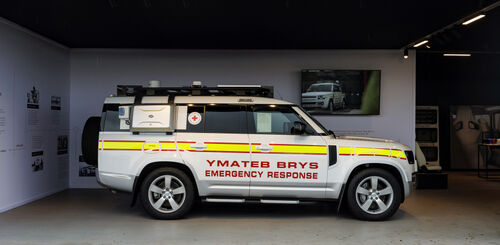 DEFENDER MARKS 70 YEARS OF BRITISH RED CROSS PARTNERSHIP WITH LAND ROVER CLASSIC RESTORATION AT GOODWOOD REVIVAL image