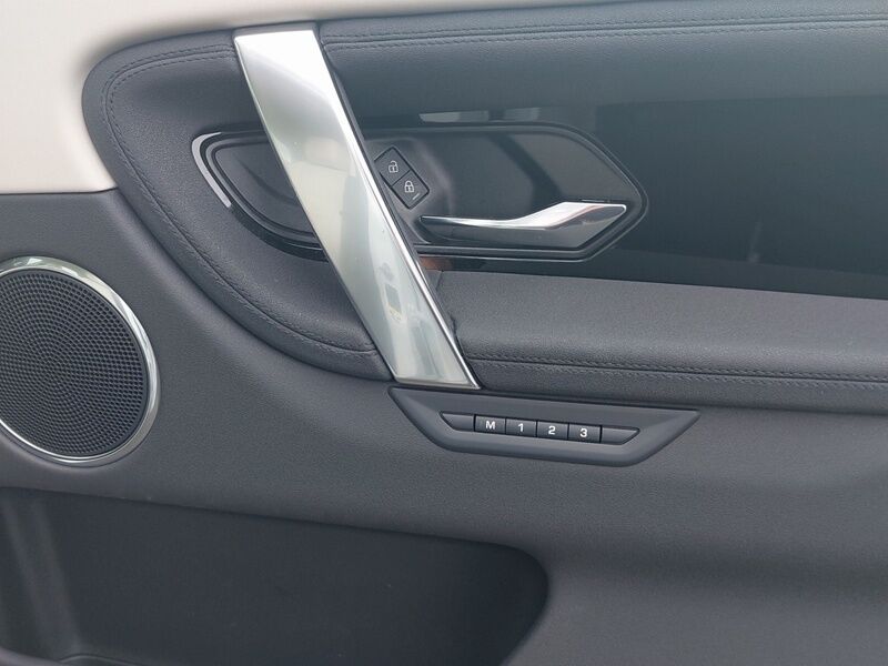 More views of Land Rover Discovery Sport