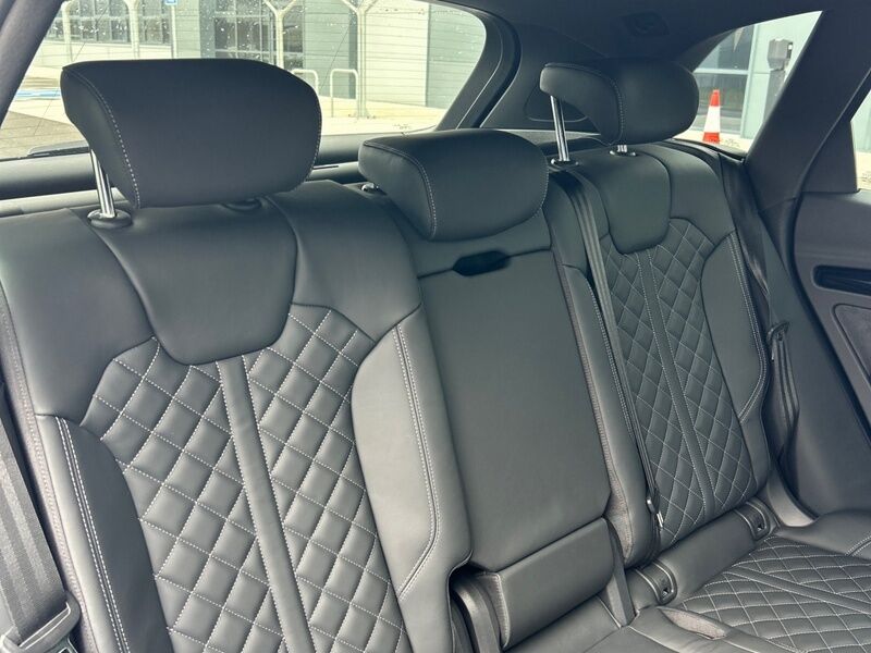 More views of Audi Q5