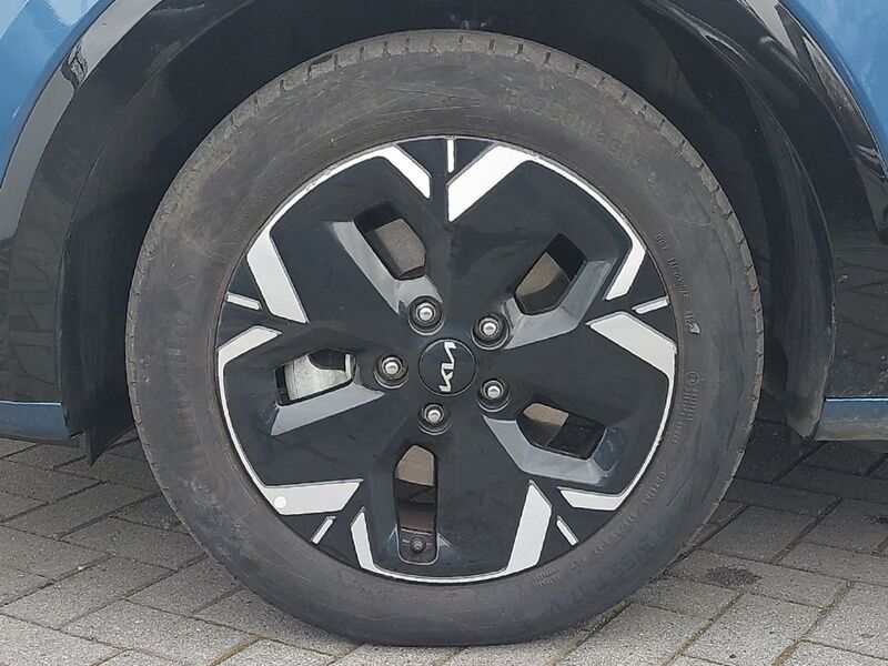 More views of Kia Niro