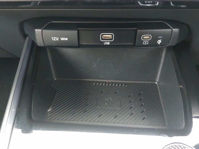 More views of Kia Niro