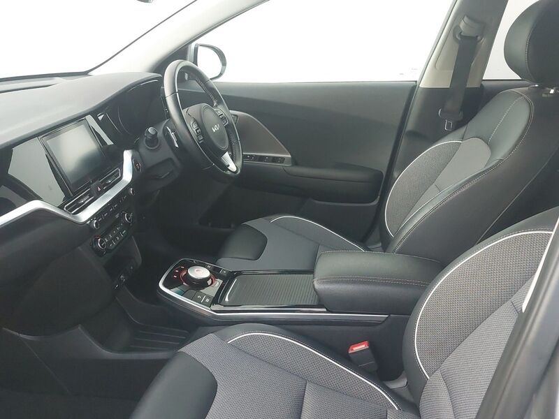 More views of Kia Niro