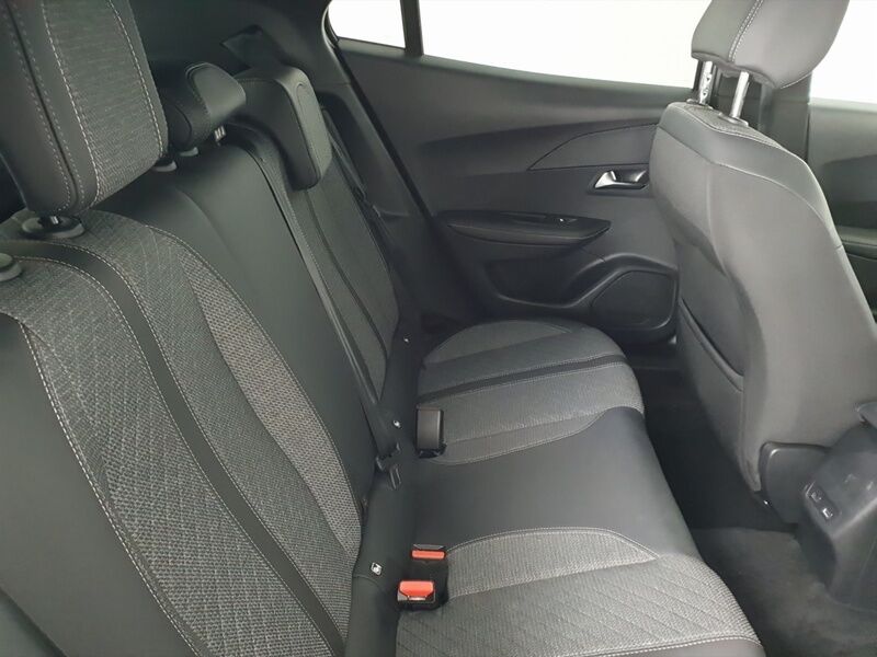 More views of Peugeot 2008