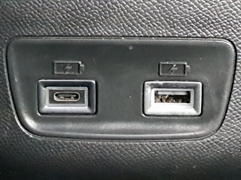 More views of Peugeot 2008