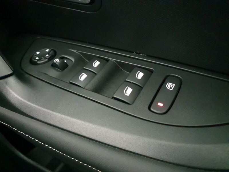 More views of Peugeot 2008