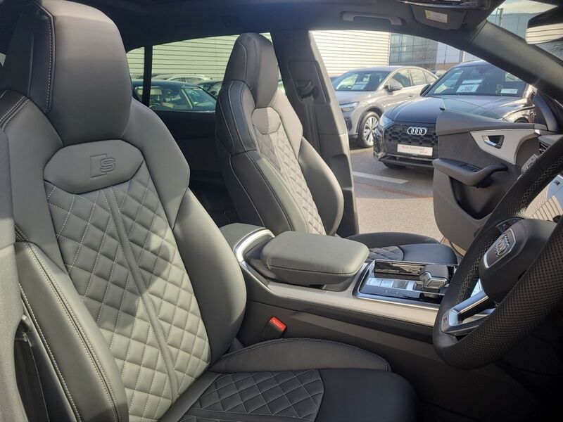 More views of Audi Q8