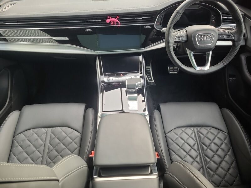 More views of Audi Q8