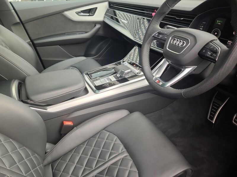 More views of Audi Q8