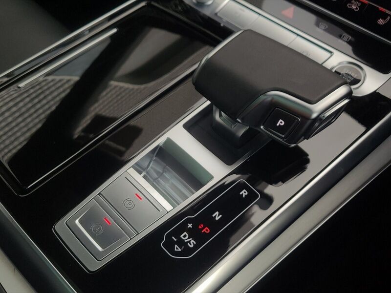 More views of Audi Q8