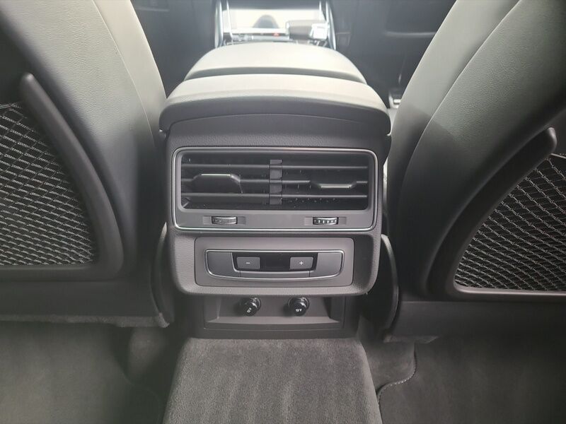 More views of Audi Q8