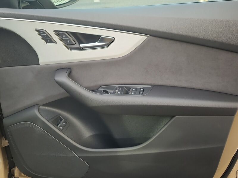 More views of Audi Q8